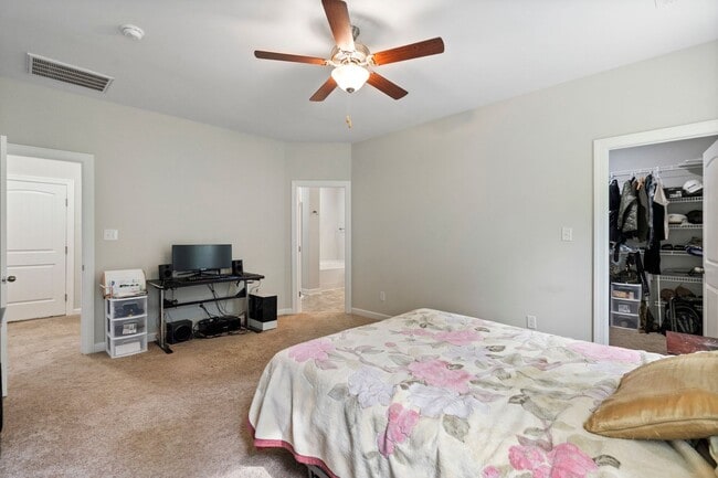 Building Photo - READY NOW! Spacious 5 bedroom w Bonus & 3.5 Bath Two Story Home on Cul-de-sac