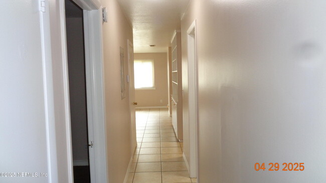 Building Photo - 1204 Crown Dr