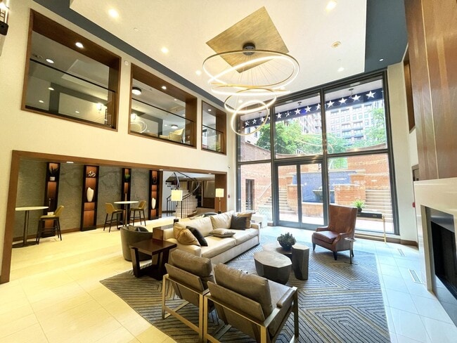 Building Photo - Luxurious living in Penn Quarter