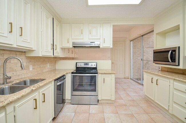 Building Photo - 44 Bayou Pointe Dr