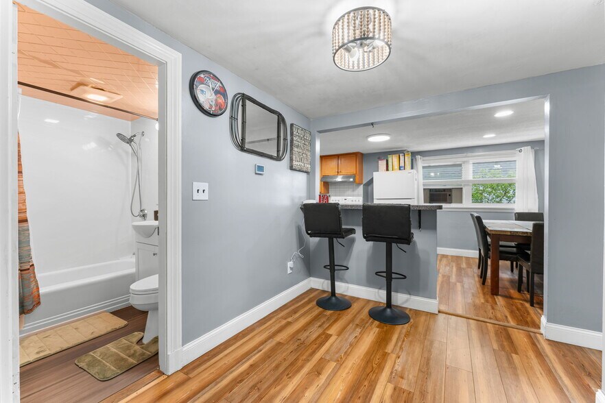 Building Photo - 44 Woodlawn Ave