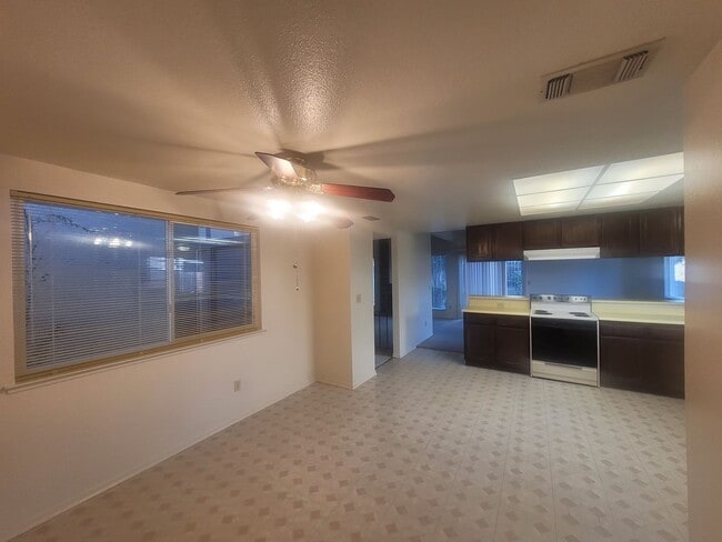 Building Photo - Rosemont area home/great access to Hwy 50