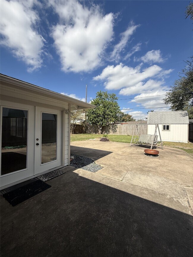 Building Photo - 1234 Gardenia Dr