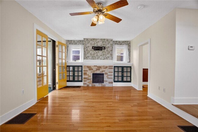 Building Photo - 1227 Denisonview St