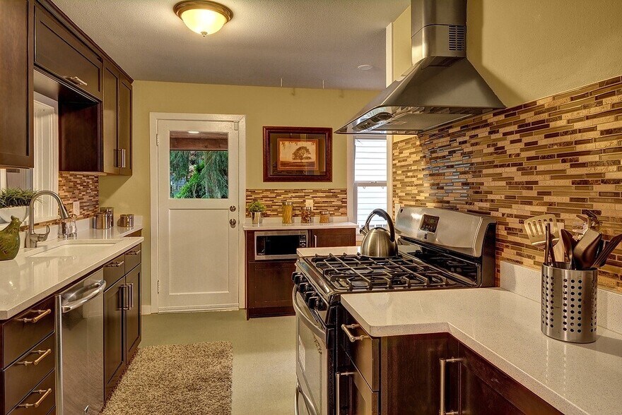 Building Photo - 9827 8th Ave NE