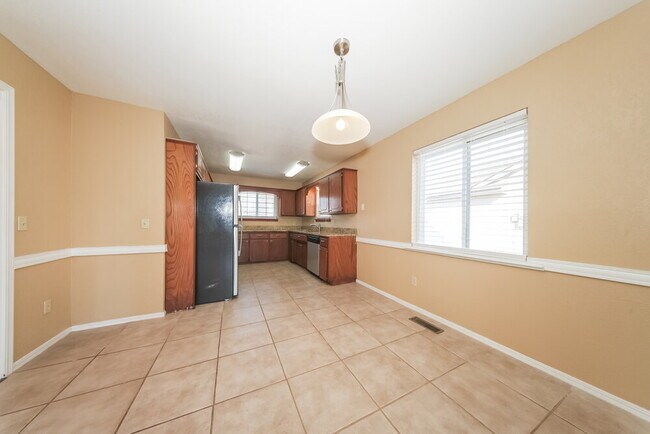 Building Photo - 2108 NE 9th St