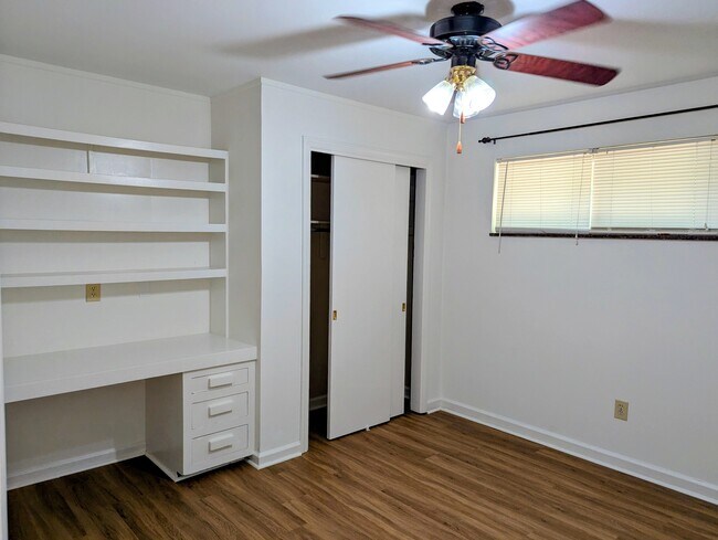 Building Photo - 102 Piedmont Cir