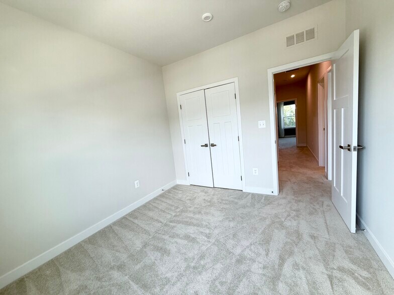 Building Photo - 7841 Blackbriar Way