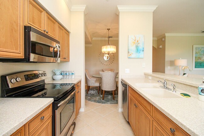 Building Photo - CALLING ALL GOLF ENTHUSIASTS ** STUNNING 2...