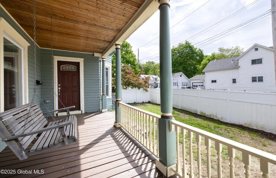 Small fenced yard Area - 185 Bay St