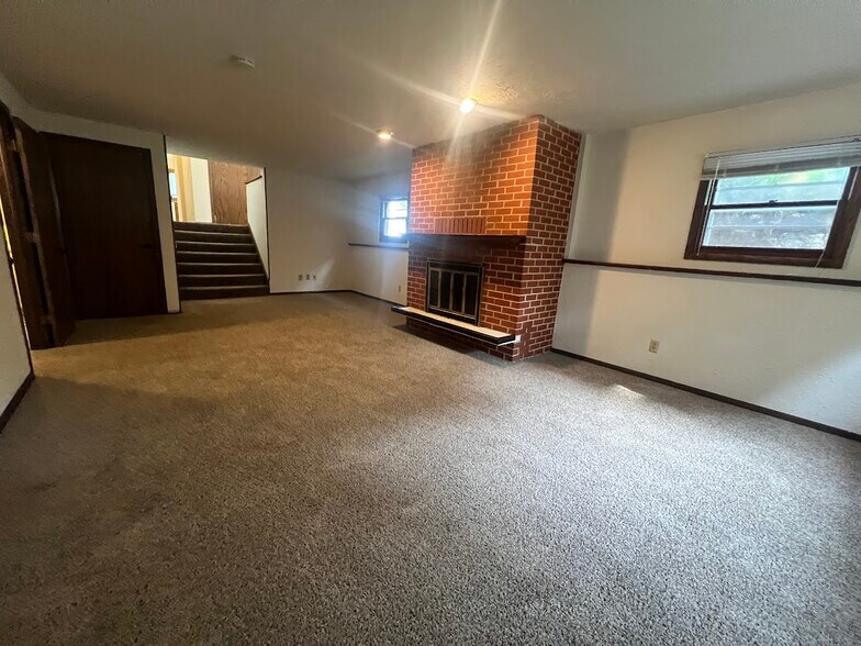 Building Photo - 7313 Farmington Way