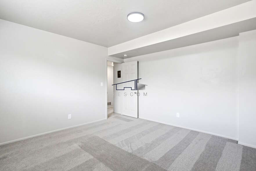 Building Photo - 445 W 4900 S