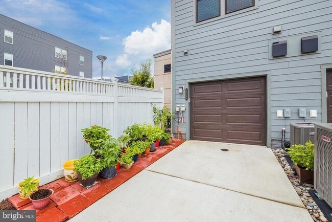 Building Photo - 13389 Launders St