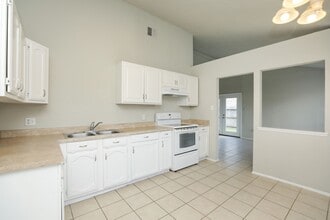 Building Photo - 24122 4 Sixes Ln