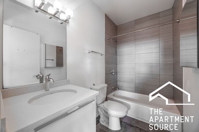 Building Photo - 2700 W North Ave