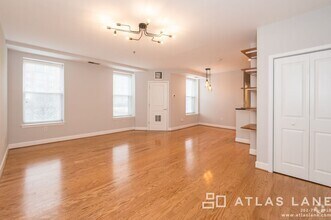 Building Photo - 1 Bed/1 Bath off 14th St NW!