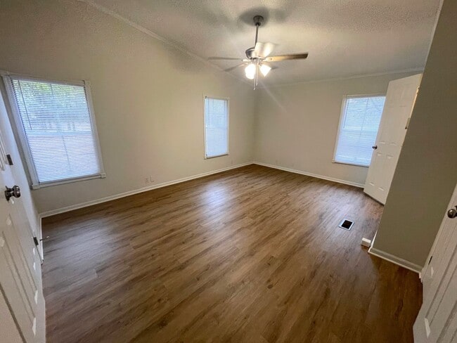 Building Photo - LEASING NOW FOR IMMEDIATE MOVE IN!