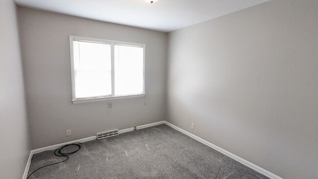 Building Photo - West end duplex, walking distance to every...