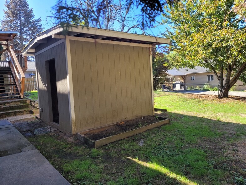back yard shed - 5095 SW 163rd Ave