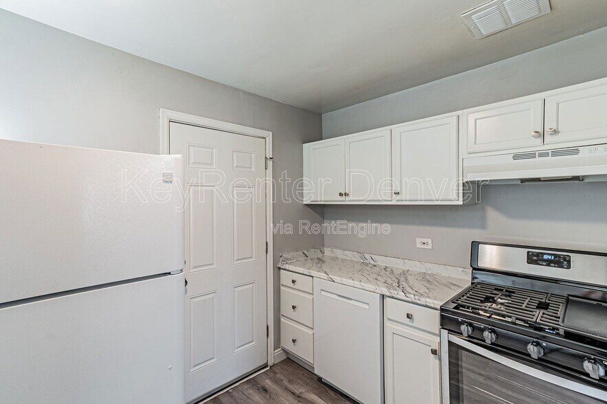 Building Photo - 1570 Trenton St