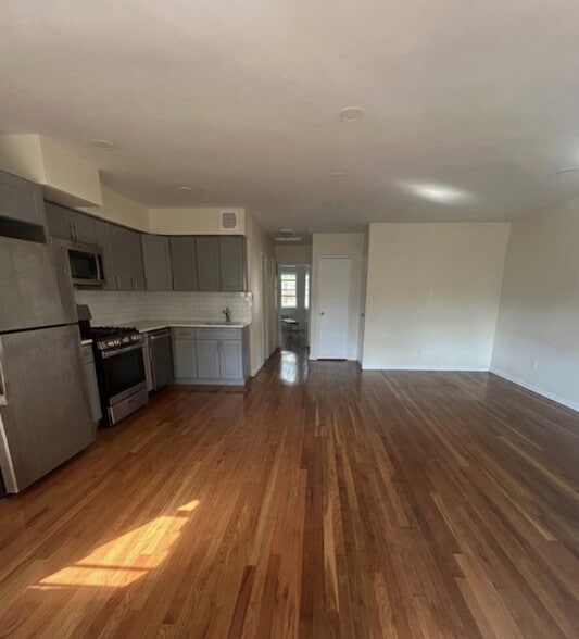 Building Photo - 964 East 100th Street