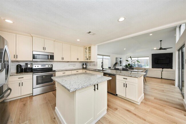 Building Photo - 4411 Hickory Downs Dr