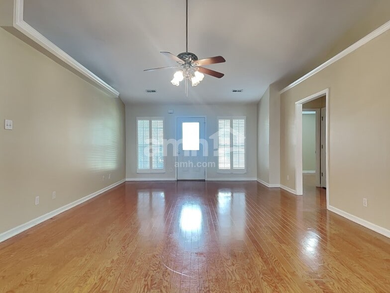 Building Photo - 1710 Stilwell Cir