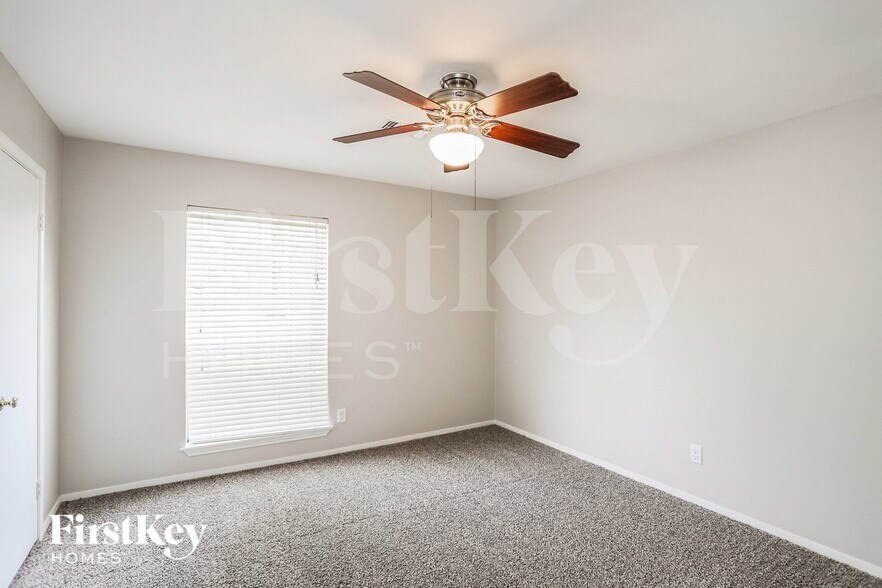 Building Photo - 13914 Duncannon Dr