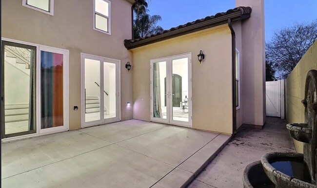Building Photo - Now Leasing: Modern Arcadia Home – 4 Beds, 4 Baths, Premium Kitchenaid Kitchen, Three-Car Garage ...