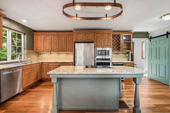 Building Photo - 14239 SE Fairoaks Ln