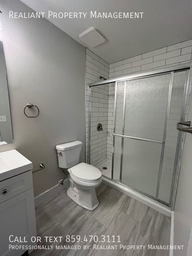 Building Photo - Completely Remodeled, 3 Bedroom, 3 bath ho...