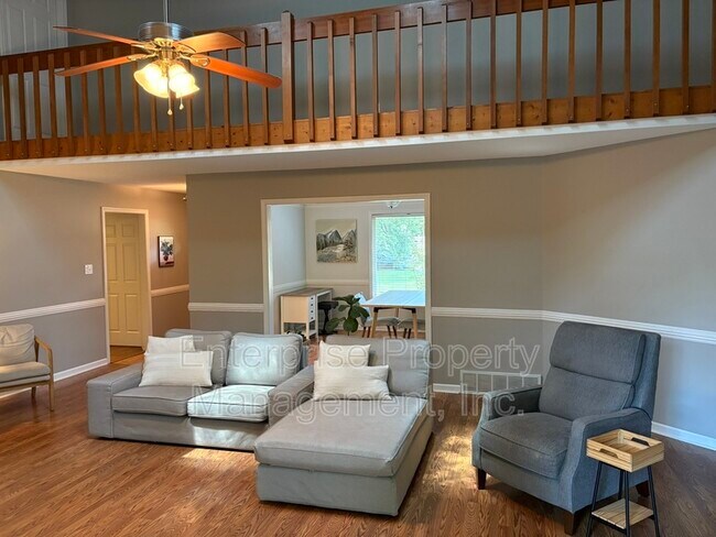 Building Photo - 433 Spruce Glen Dr