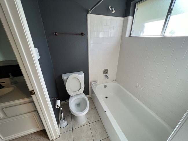 Building Photo - 38 Meadow Cove Dr