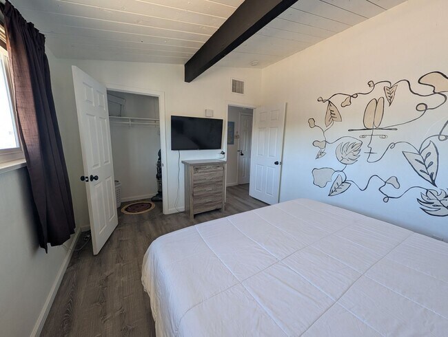 Building Photo - Adorable 2 bedroom 1 bathroom home *** FIRST MONTH DISCOUNTED RENT**