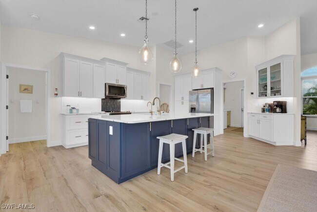 Building Photo - 4022 SW 29th Ave