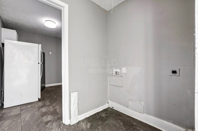 Building Photo - 2931 Virginia Ave