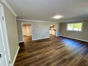 Building Photo - 5th- 308