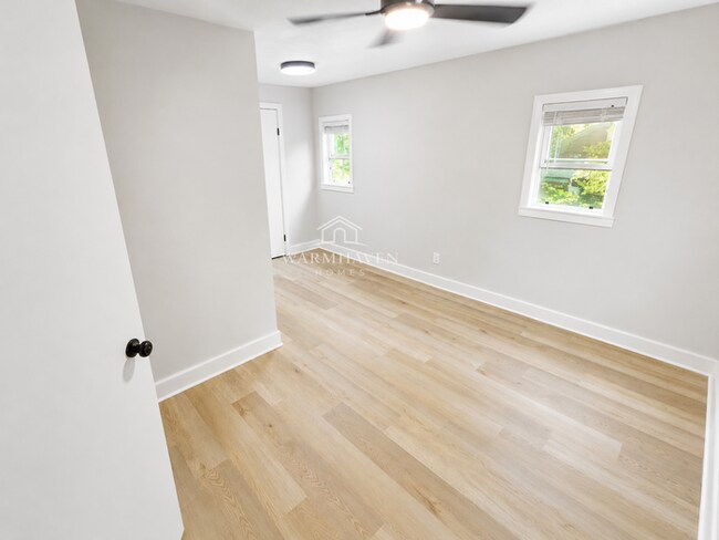 Building Photo - 303 Barder Ave
