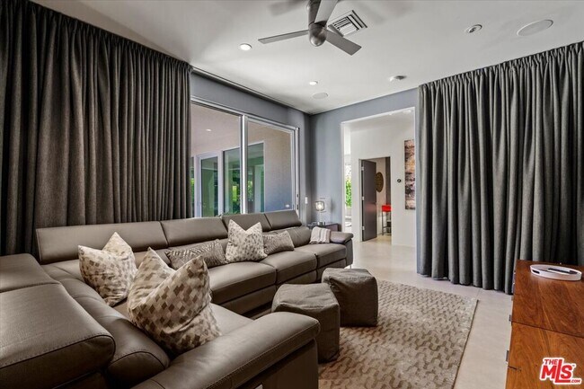 Building Photo - 1175 Los Robles Dr