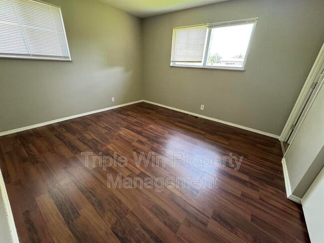 Building Photo - 730 Crabapple Ln