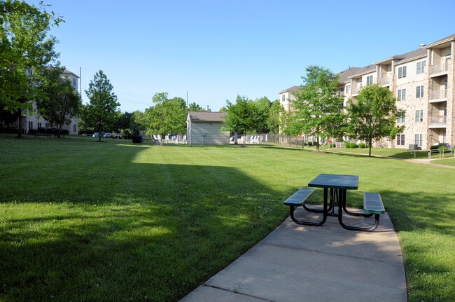 Building Photo - 3000 Fountainview Cir