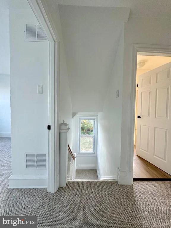 Building Photo - 1121 Rosedale Ave