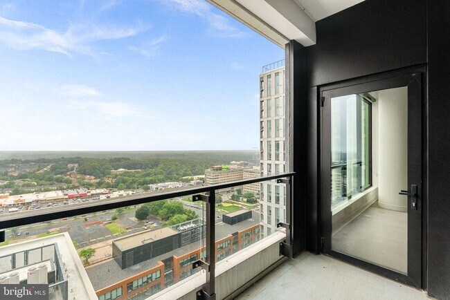 Building Photo - 1650 Silver Hill Dr