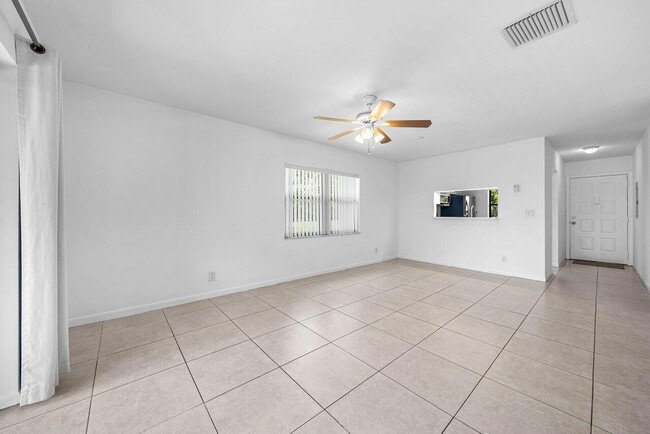Building Photo - 16422 Straw Way