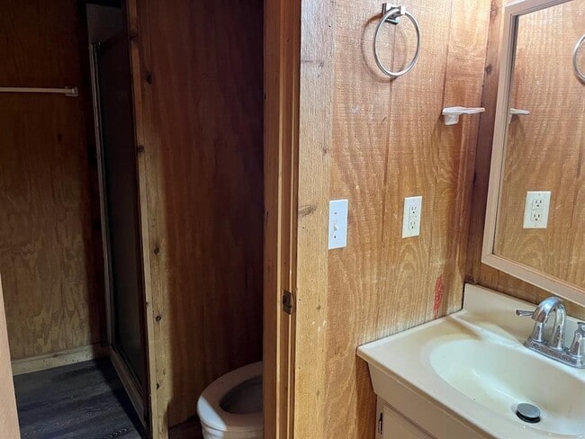 Building Photo - 207 Masters Ave