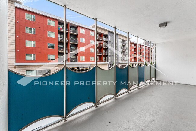 Building Photo - Stylish Studio with Large Patio and AC!