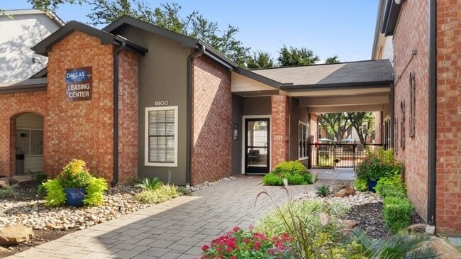 Building Photo - 18800 Lina St