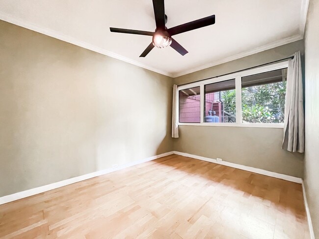Building Photo - Pet Friendly 2-Bedroom Palolo Duplex