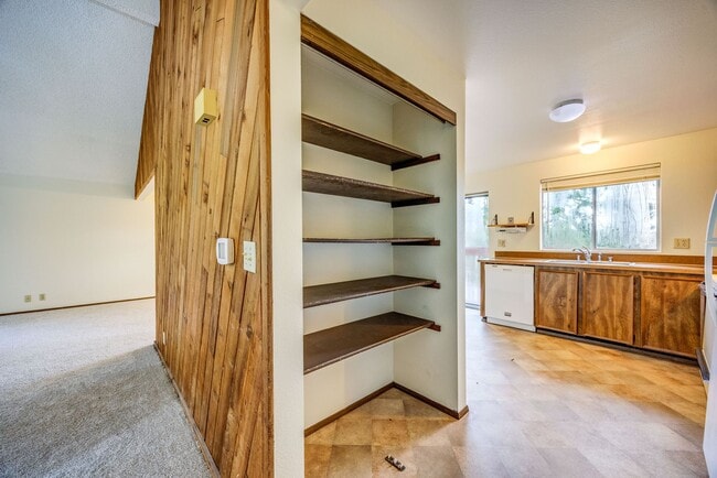 Building Photo - 4617 Basswood Ct SE