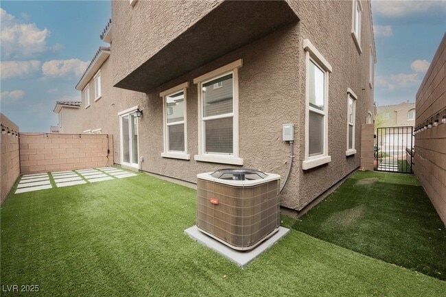Building Photo - 376 Yellow Finch Ln